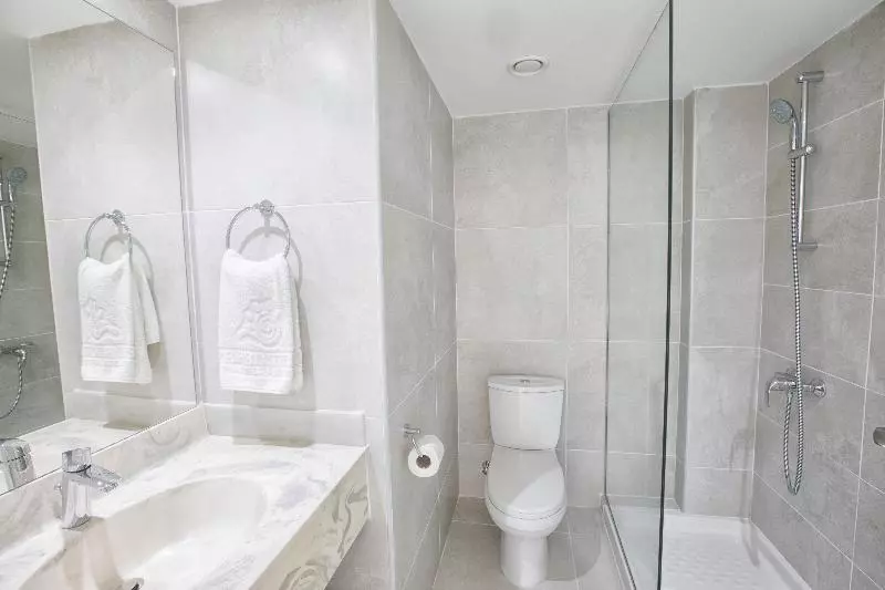 Отель Papantonia