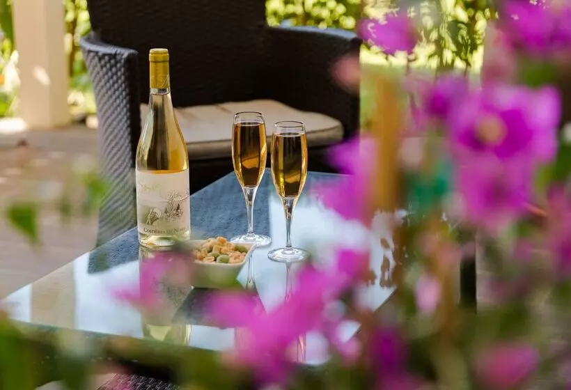 ホテル The Originals City, Hôtel Nîmes Costières, Ex Inter Hôtel