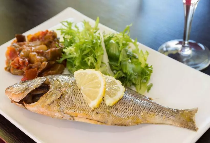 ホテル The Originals City, Hôtel Nîmes Costières, Ex Inter Hôtel