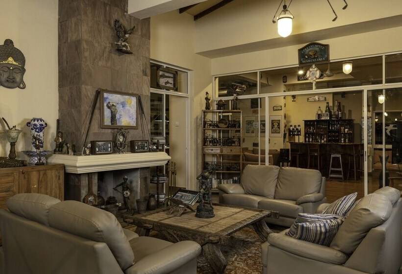 فندق The Albatross, Kandy