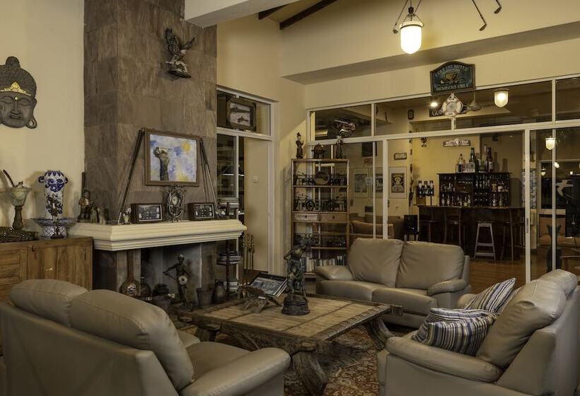 فندق The Albatross, Kandy