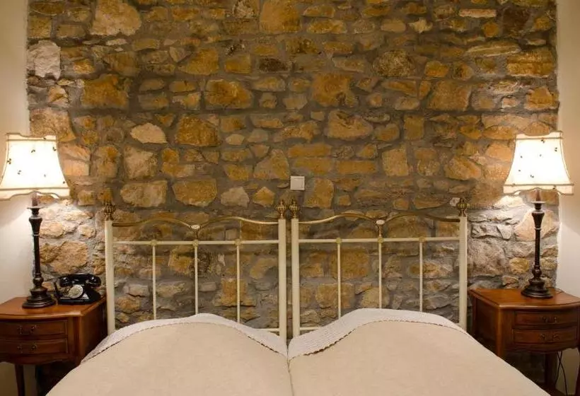 בית מלון כפרי Atrion Highland