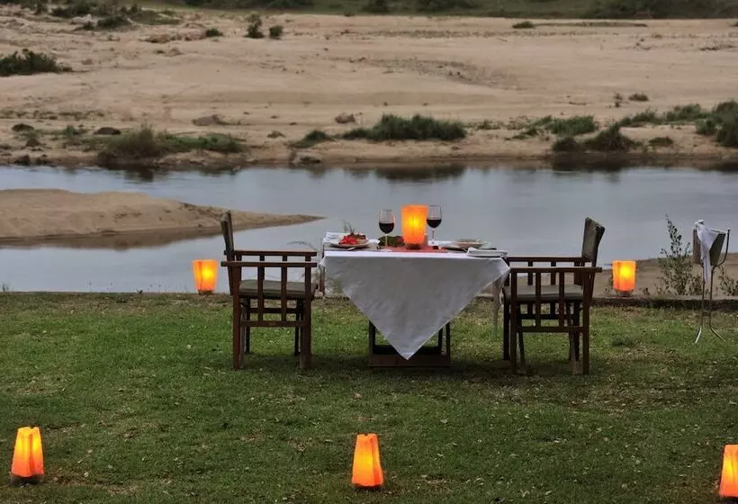 Отель Mjejane River Lodge