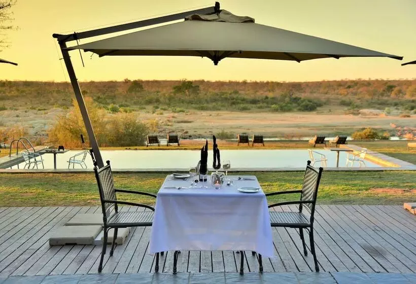 Отель Mjejane River Lodge