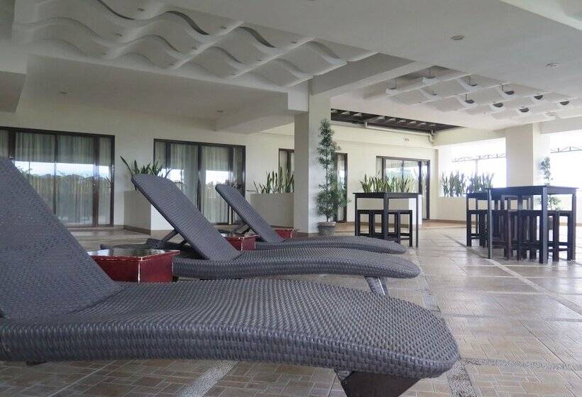 The Pinnacle Hotel And Suites