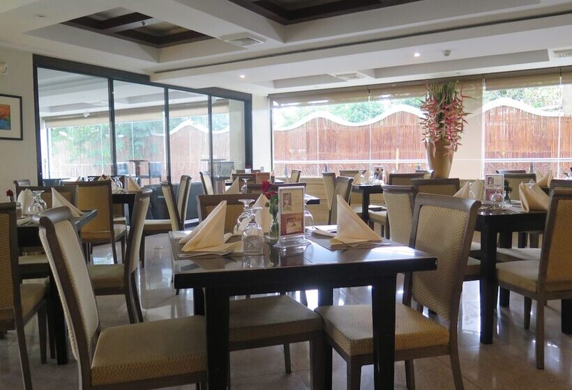 The Pinnacle Hotel And Suites