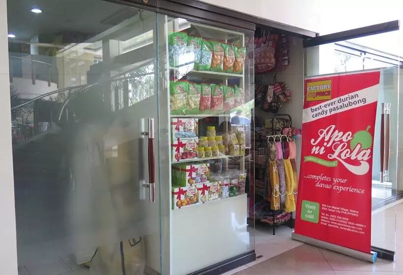 The Pinnacle Hotel And Suites