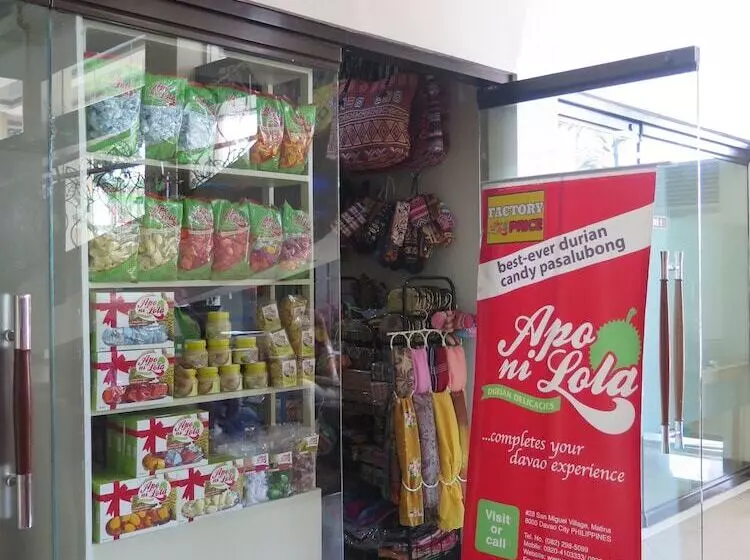 The Pinnacle Hotel And Suites