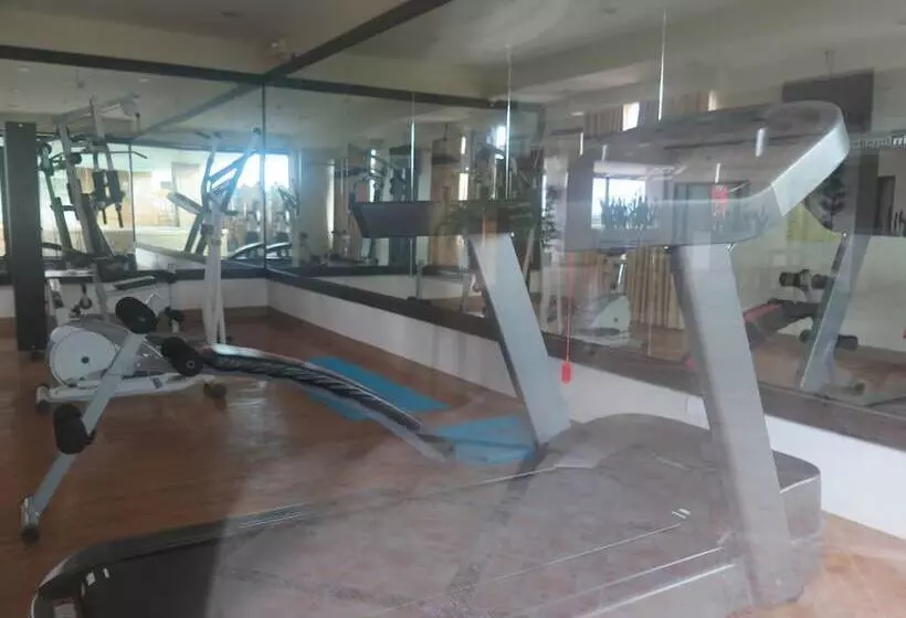 The Pinnacle Hotel And Suites