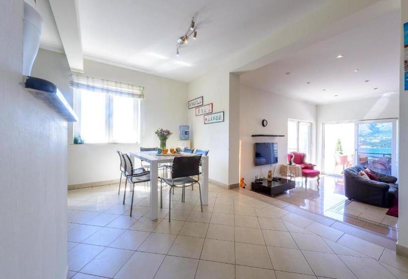 هتل Red Coral Apartments