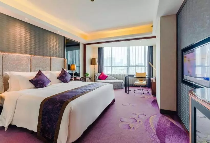 Sentosa Hotel Shenzhen Feicui Branch, Enjoy Tropical Swimming Pools And High Class Fitness Club