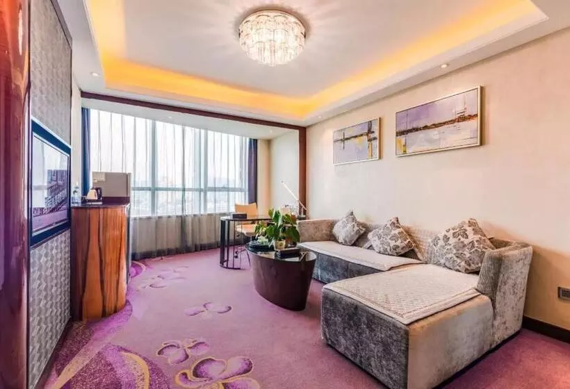 Sentosa Hotel Shenzhen Feicui Branch, Enjoy Tropical Swimming Pools And High Class Fitness Club