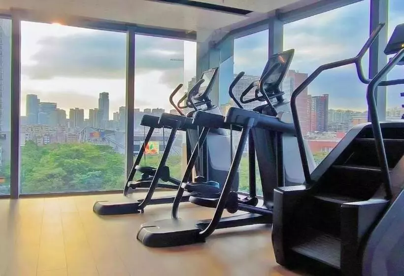 Sentosa Hotel Shenzhen Feicui Branch, Enjoy Tropical Swimming Pools And High Class Fitness Club