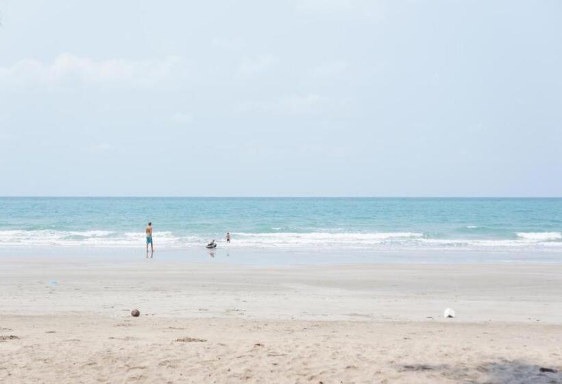 호텔 The Oriental Tropical Beach At Vip Resort