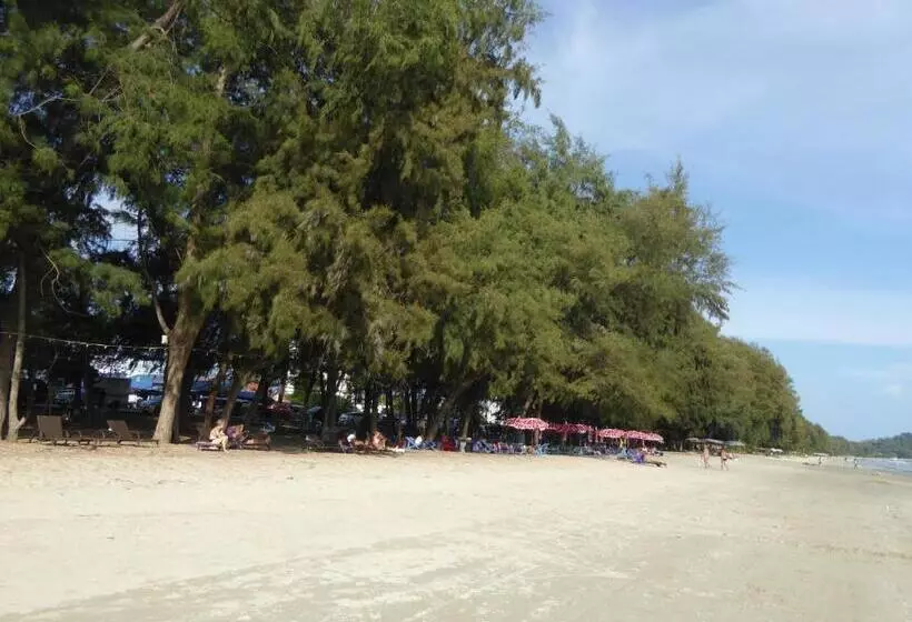 Отель The Oriental Tropical Beach At Vip Resort