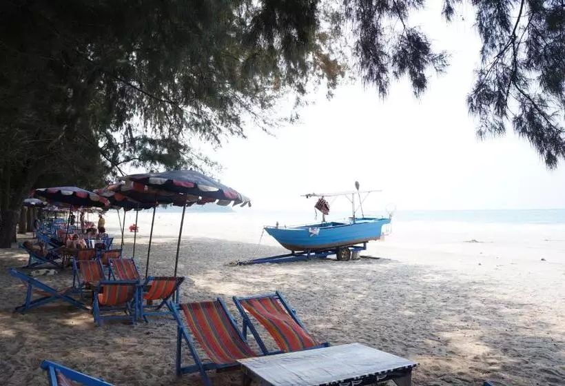 Отель The Oriental Tropical Beach At Vip Resort