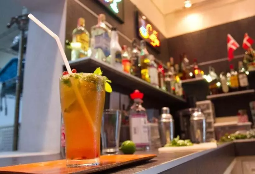 Отель The Oriental Tropical Beach At Vip Resort