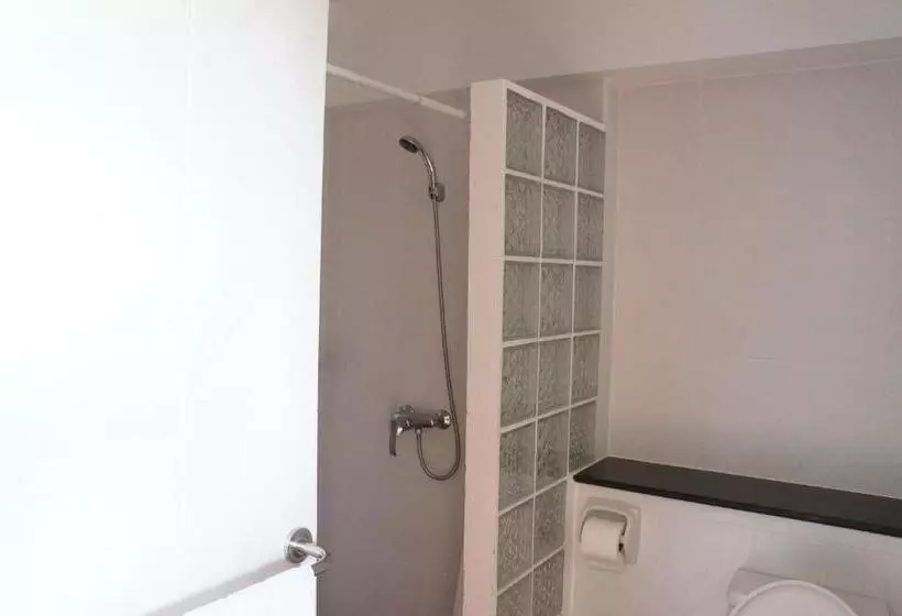 Отель The Oriental Tropical Beach At Vip Resort