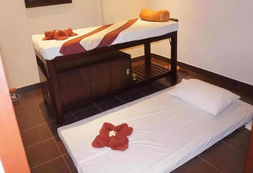 Отель The Oriental Tropical Beach At Vip Resort