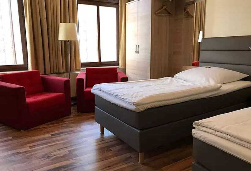 La Maison Hotel   Boardinghouse