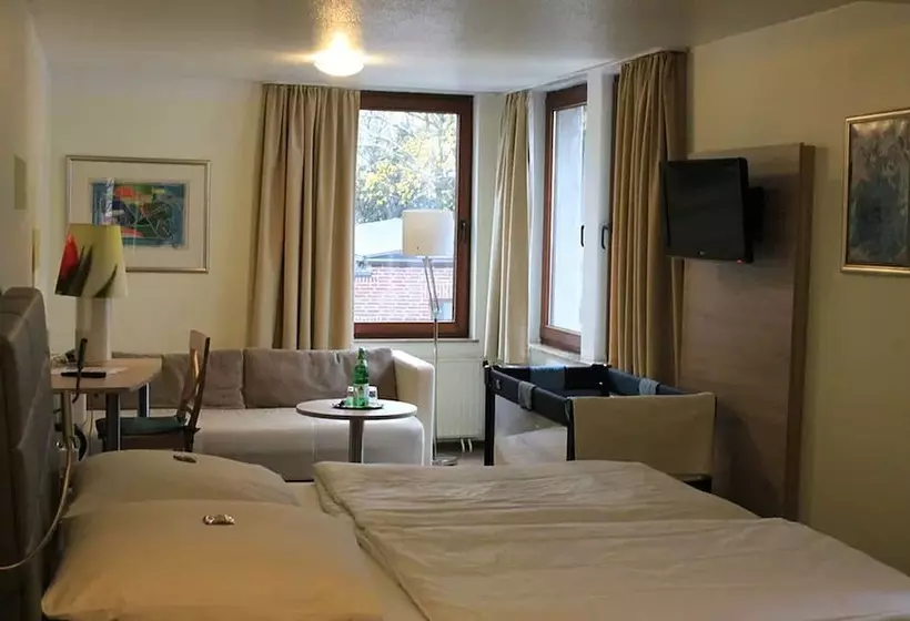 La Maison Hotel   Boardinghouse