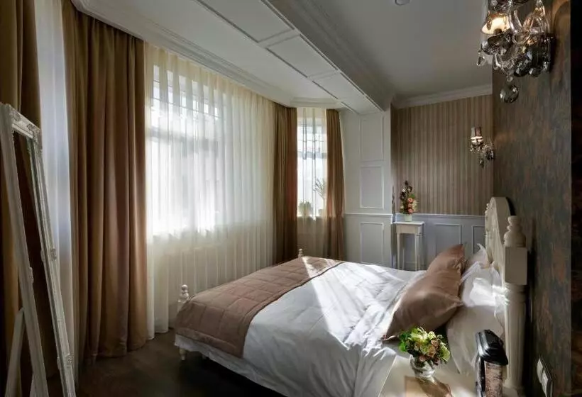 Hotelli De Gaulle Boutique