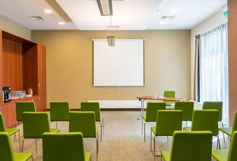 בית מלון כפרי Hampton By Hilton Gdansk Airport