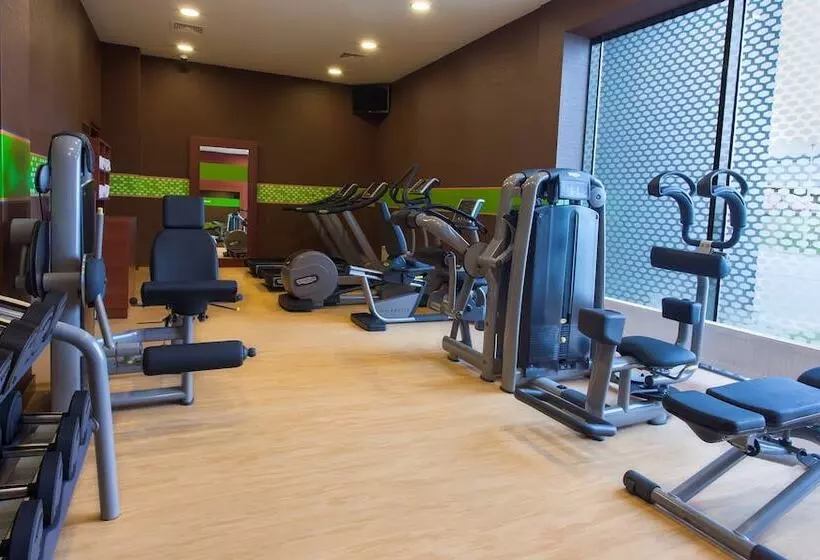 בית מלון כפרי Hampton By Hilton Gdansk Airport