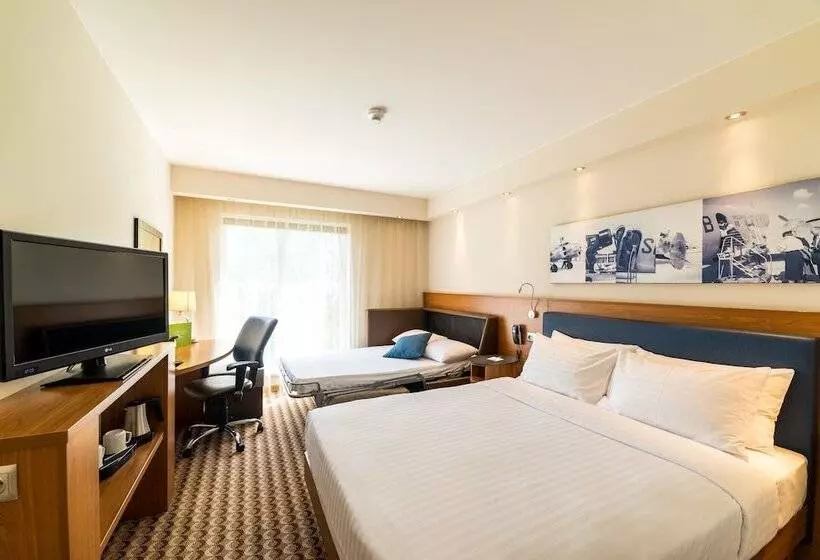 בית מלון כפרי Hampton By Hilton Gdansk Airport
