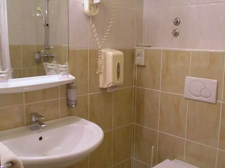 هتل Krek Superior