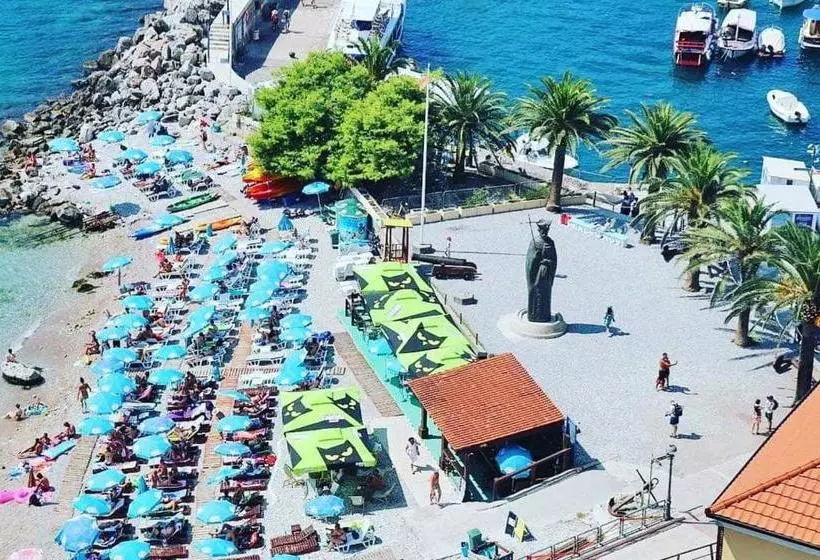 هتل Nautica