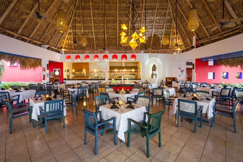 هتل Royal Decameron Salinitas All Inclusive