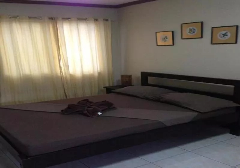 هتل Sabina Suites