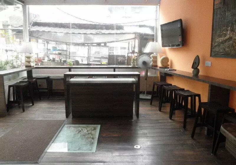 Hotelli Spot On 89698 Budget Inn