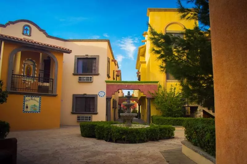 هتل Suites El Paseo