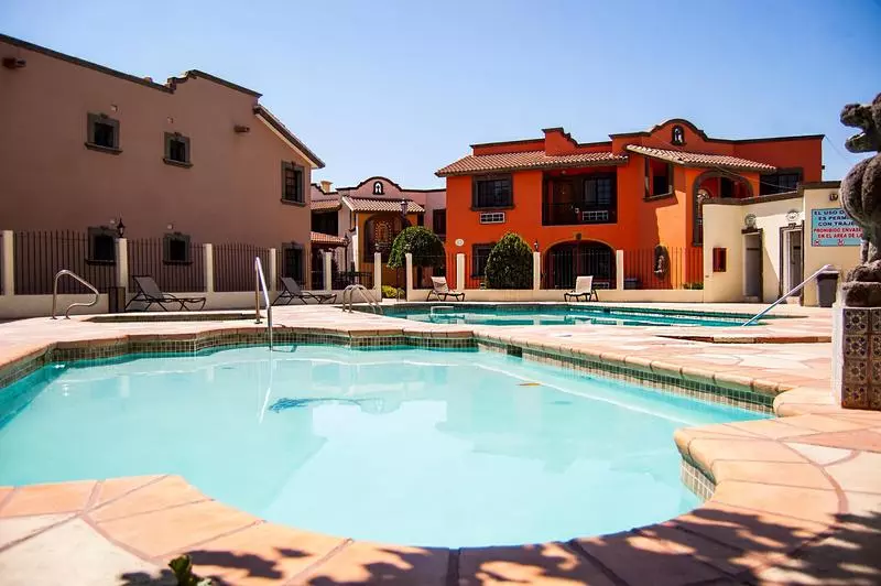 هتل Suites El Paseo