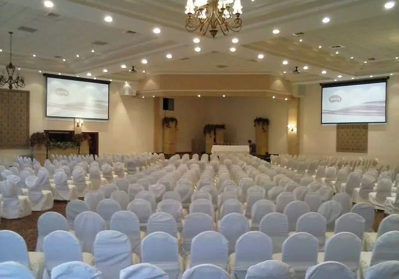 هتل Suites El Paseo