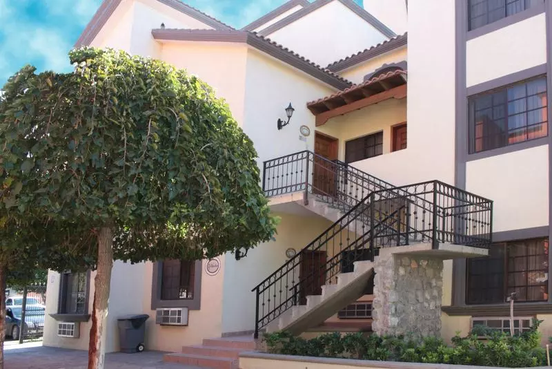 هتل Suites El Paseo