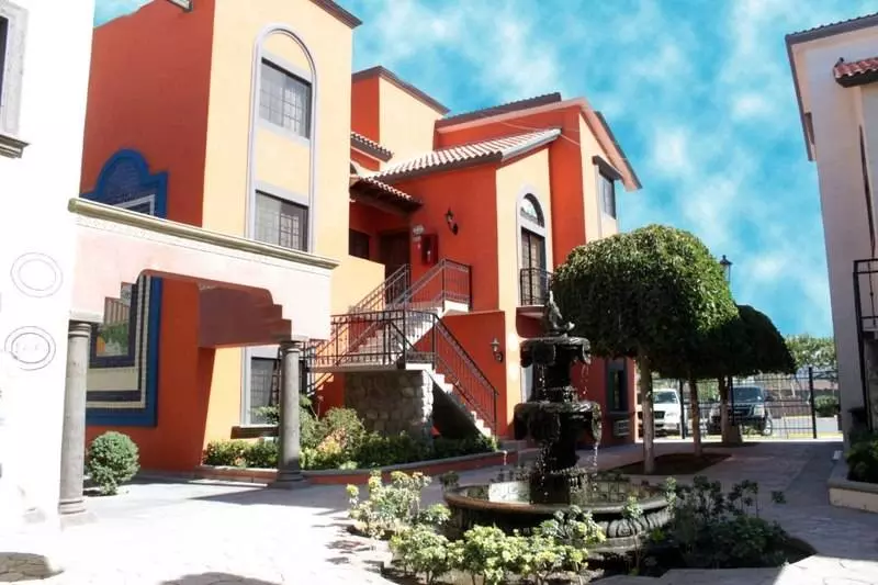 هتل Suites El Paseo