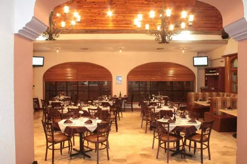 هتل Suites El Paseo