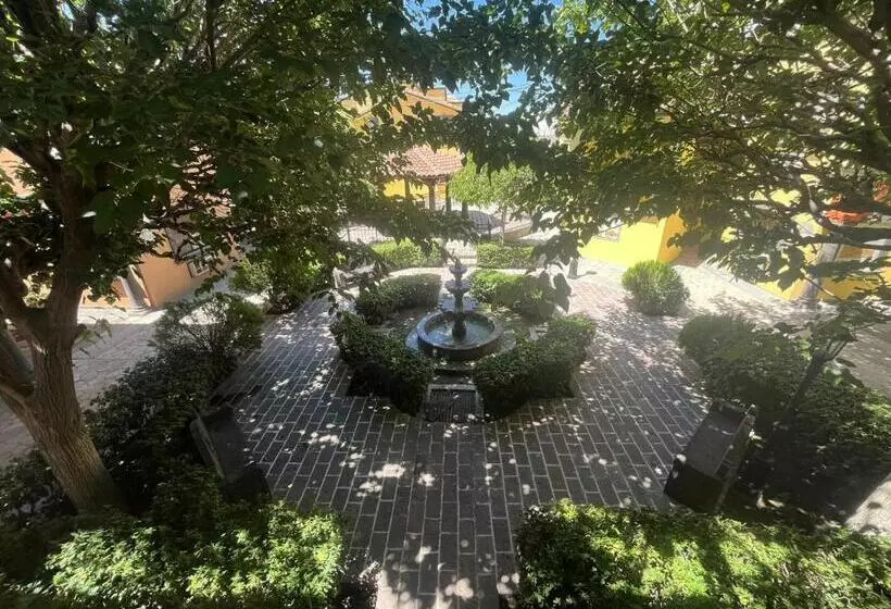 هتل Suites El Paseo