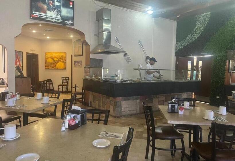 فندق Suites El Paseo