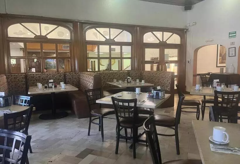 هتل Suites El Paseo