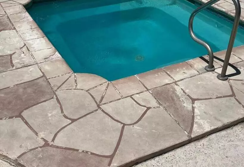 هتل Suites El Paseo