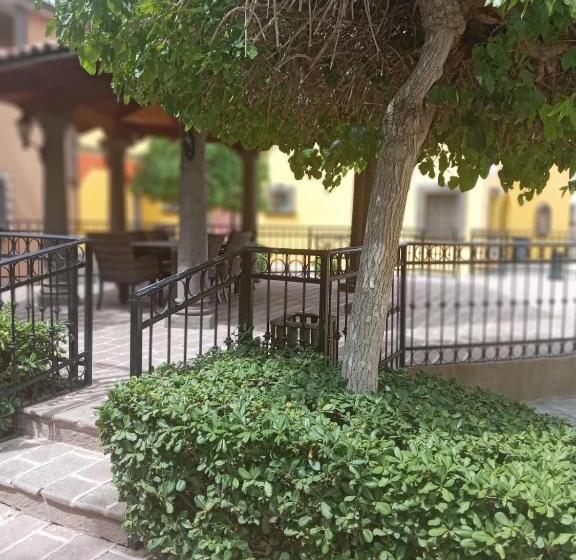 فندق Suites El Paseo