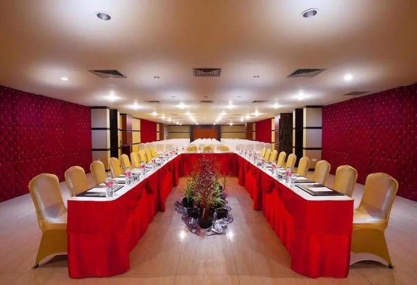 Lion Hotel & Plaza