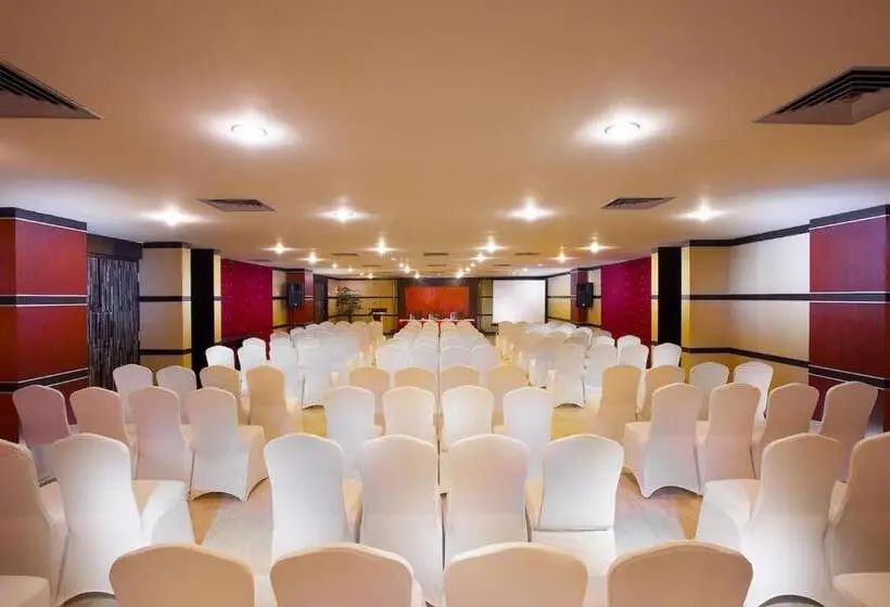 Lion Hotel & Plaza