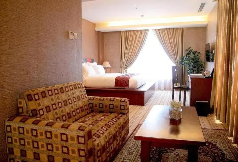 Lion Hotel & Plaza