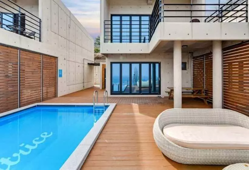 Majatalo Uljin Beatrice Pool Villa