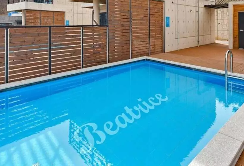 Majatalo Uljin Beatrice Pool Villa